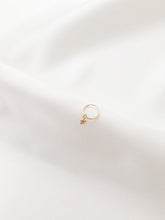 Cargar imagen en el visor de la galería, Arracadas con dijes