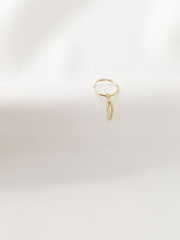 Cargar imagen en el visor de la galería, Arracadas con dijes