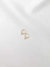 Cargar imagen en el visor de la galería, Arracadas con dijes