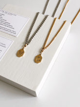 Cargar imagen en el visor de la galería, Dije inicial (sin cadena)