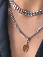 Cargar imagen en el visor de la galería, Dije inicial (sin cadena)