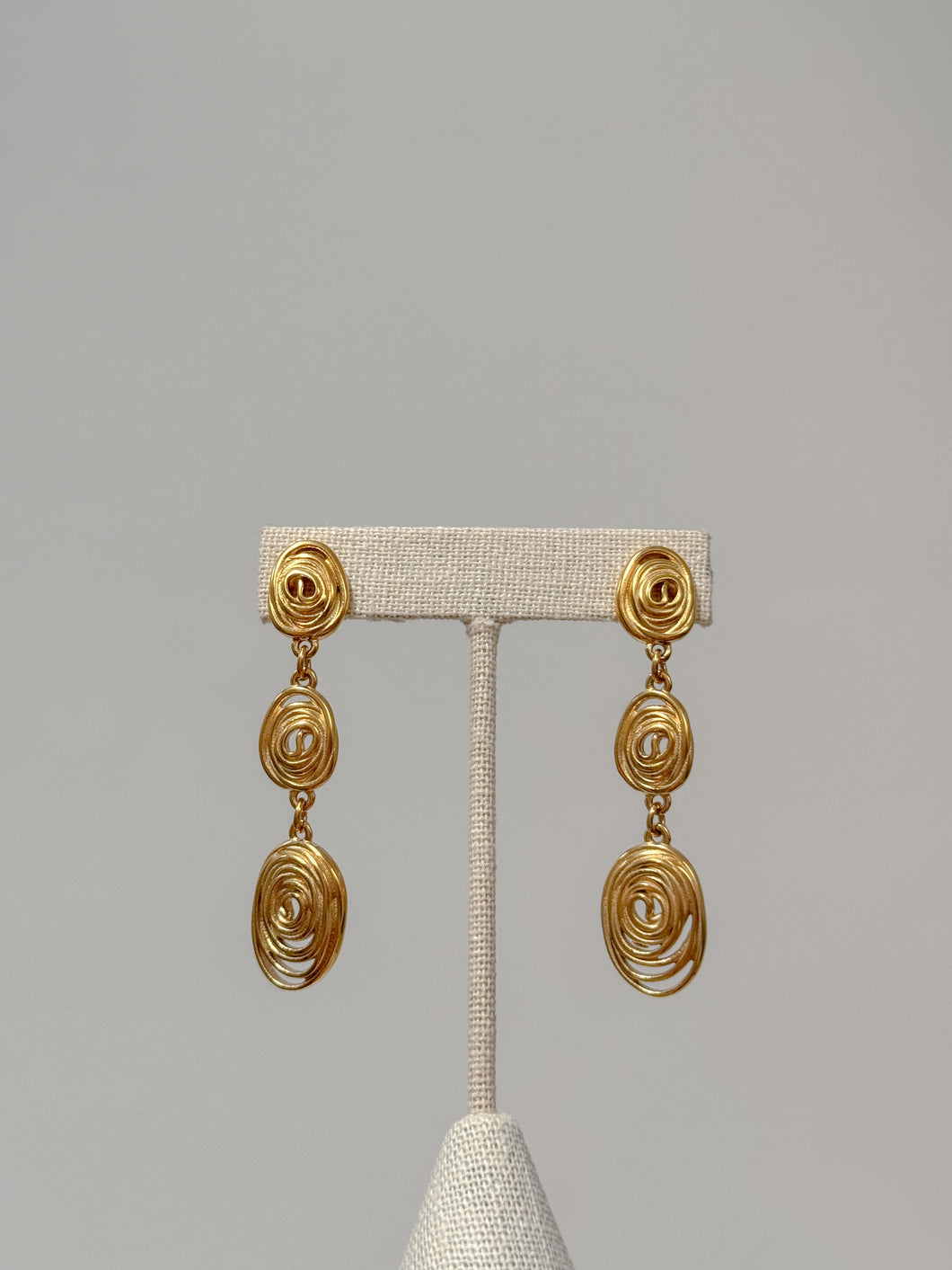 Aretes Elara