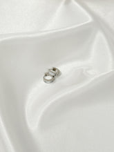 Cargar imagen en el visor de la galería, Silver hoops
