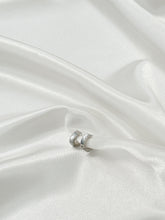 Cargar imagen en el visor de la galería, Silver hoops

