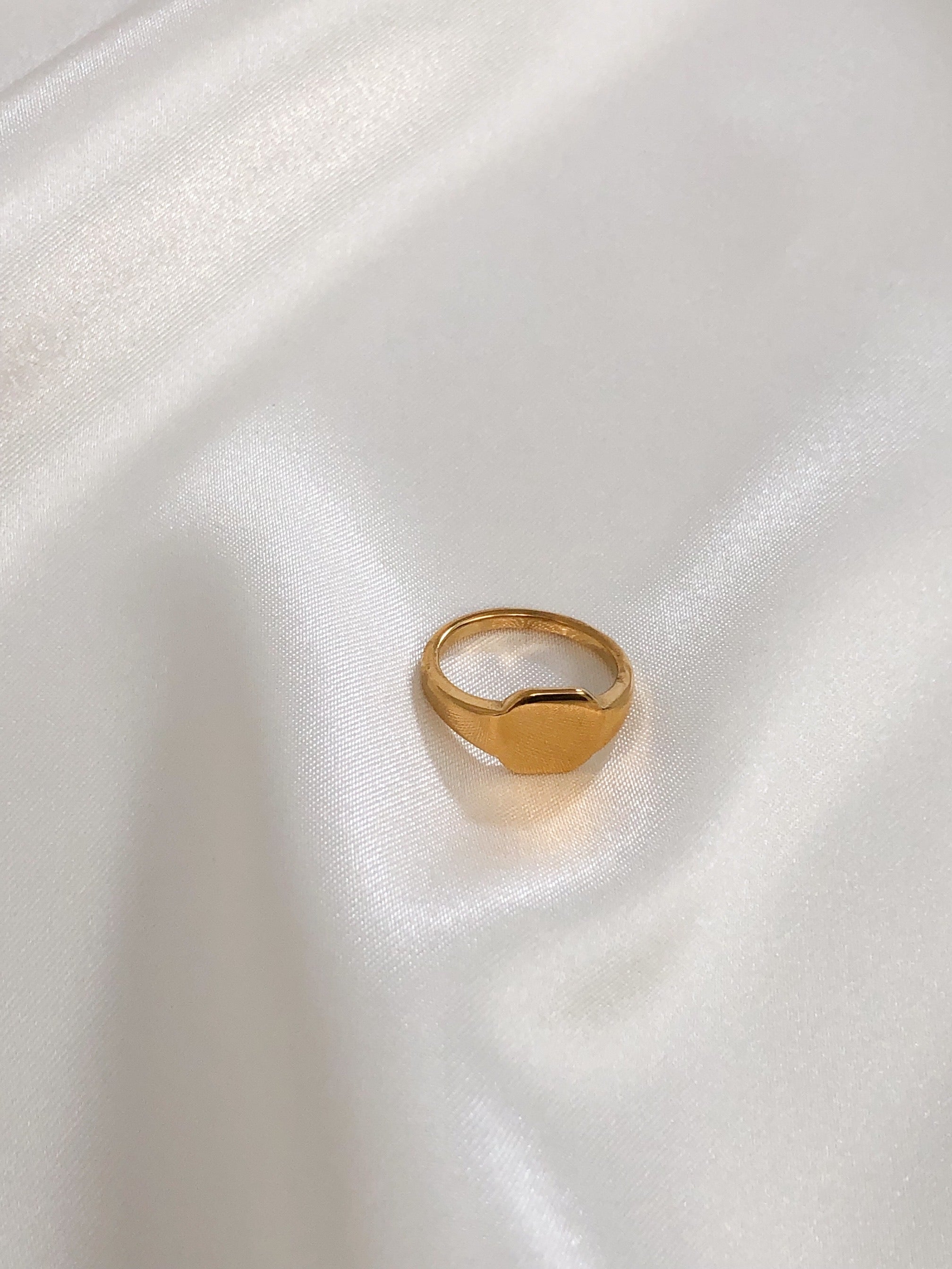 Anillo Adila