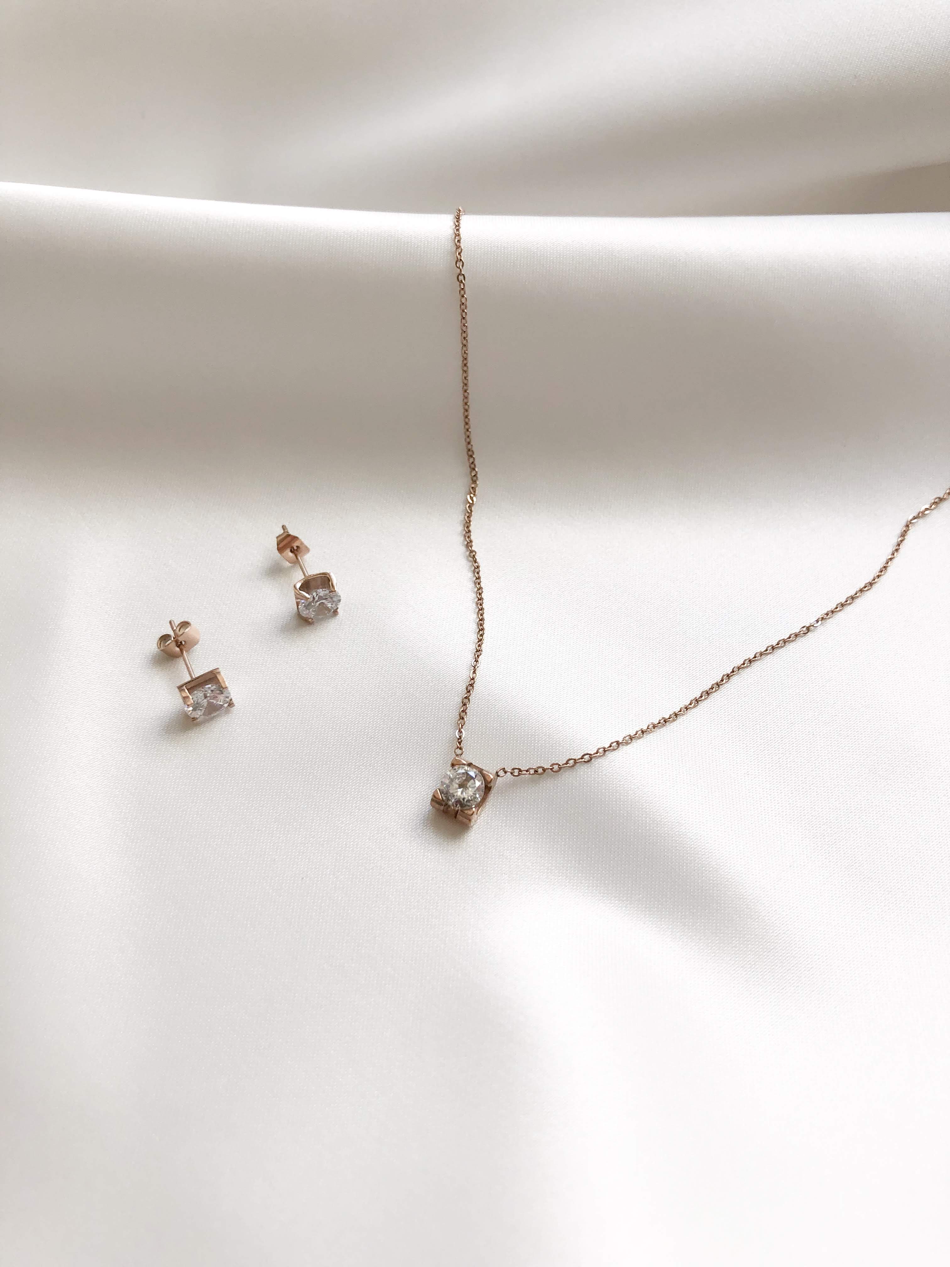 Collar rose gold